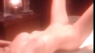 ایک نوجوان غلام اطاع ...