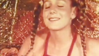 نوجوان سنہرے بالوں و ...