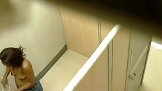 ایک سنہرے بالوں والی ...
