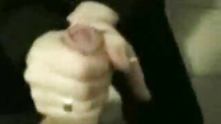 اس کے سکرٹ کے نیچے س ...